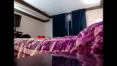 Snapshot of nowornever669 chatting on October 5, 2025, 8:23 am CLOUDYKINF online show from October 5, 2025, 8:23 am