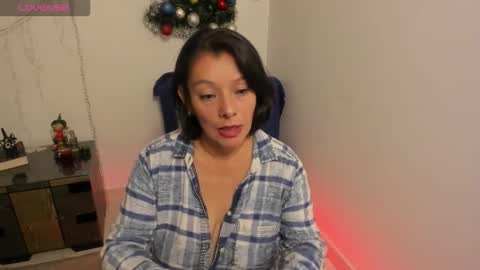 nuit_rose online show from December 16, 2025, 2:05 am