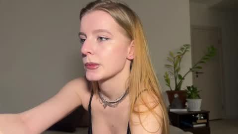 nura_foxx online show from March 8, 2026, 1:03 am