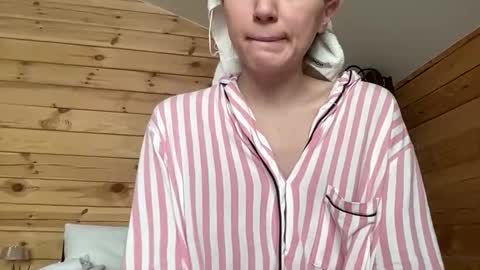 Snapshot of nursedoll chatting on November 13, 2025, 5:17 am Ema online show from November 13, 2025, 5:17 am