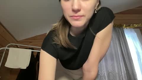 Snapshot of nursedoll chatting on December 18, 2025, 5:02 am Ema online show from December 18, 2025, 5:02 am