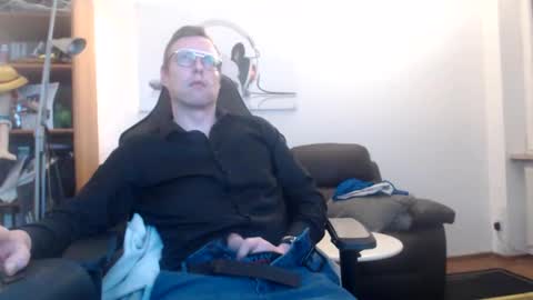 nursefan online show from December 18, 2025, 6:47 pm