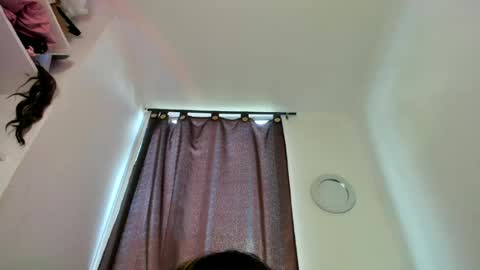Nia online show from June 20, 2026, 4:54 pm