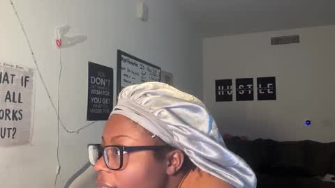 Snapshot of nybellaho chatting on February 3, 2025, 4:57 am bella2sexy online show from February 3, 2025, 4:57 am