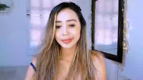 Nycole online show from September 9, 2025, 4:06 pm