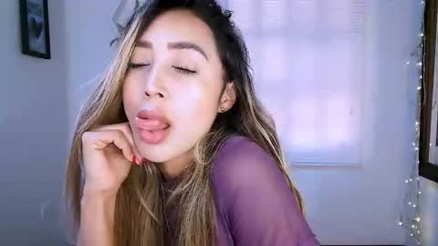 Nycole online show from September 18, 2025, 3:03 pm