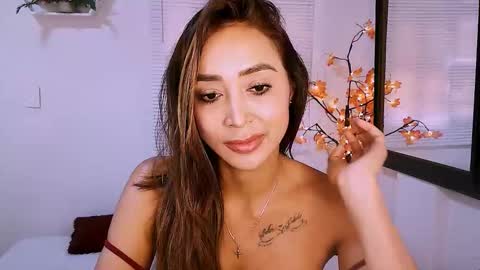 Nycole online show from November 25, 2025, 7:36 pm