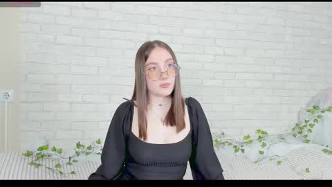 Kat online show from November 8, 2025, 3:45 pm