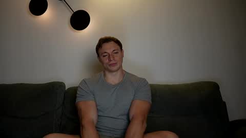 Snapshot of o_r_b_i_t chatting on May 17, 2026, 8:23 am o_r_b_i_t online show from May 17, 2026, 8:23 am