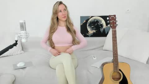 Liana online show from April 4, 2026, 7:50 am