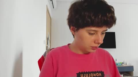 Snapshot of octopussy69x chatting on December 18, 2025, 5:35 am Evie online show from December 18, 2025, 5:35 am