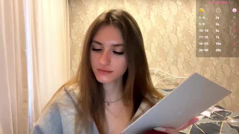 Mia online show from November 24, 2025, 9:09 am