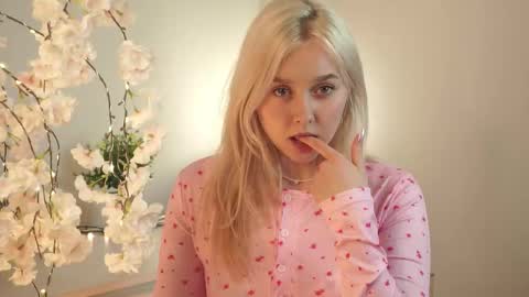 Snapshot of odelynbrower chatting on November 23, 2025, 8:08 pm Alice online show from November 23, 2025, 8:08 pm