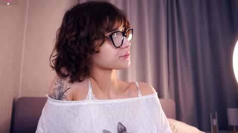 Thea online show from November 12, 2025, 7:57 pm