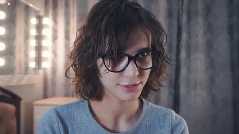 Thea online show from January 7, 2026, 5:43 am