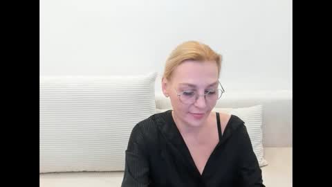 Snapshot of oeigesmik chatting on April 7, 2026, 9:54 am oeigesmik online show from April 7, 2026, 9:54 am