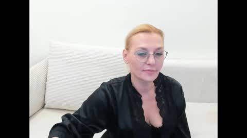 Snapshot of oeigesmik chatting on April 9, 2026, 10:53 am oeigesmik online show from April 9, 2026, 10:53 am