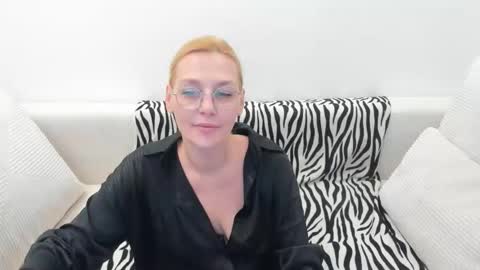 Snapshot of oeigesmik chatting on April 17, 2026, 11:02 am oeigesmik online show from April 17, 2026, 11:02 am