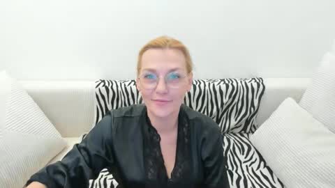 Snapshot of oeigesmik chatting on April 19, 2026, 8:57 am oeigesmik online show from April 19, 2026, 8:57 am