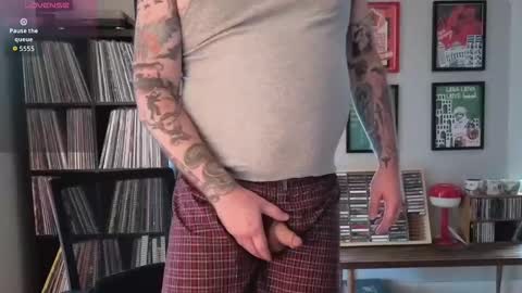 Snapshot of office_dad chatting on December 14, 2025, 8:46 pm Office Dad online show from December 14, 2025, 8:46 pm