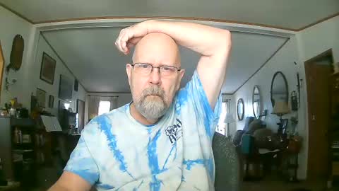 Snapshot of ogusbogus chatting on December 4, 2025, 5:10 pm Maximus No Mo online show from December 4, 2025, 5:10 pm