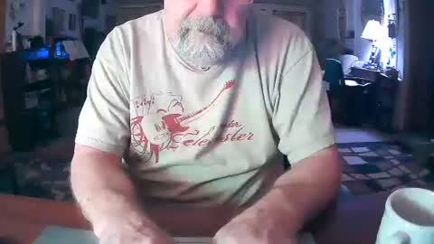 Snapshot of ogusbogus chatting on December 17, 2025, 12:22 pm Maximus No Mo online show from December 17, 2025, 12:22 pm