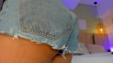 Holly online show from November 25, 2025, 11:32 am