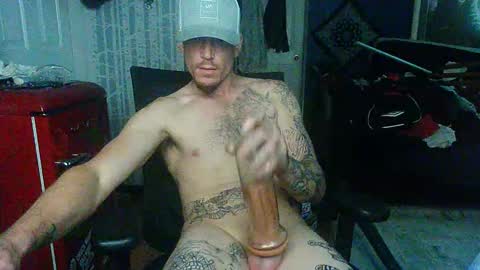 Snapshot of oh_you_know69 chatting on October 15, 2025, 11:38 pm who dares toss me some tips lets have fun online show from October 15, 2025, 11:38 pm