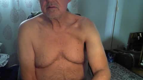 Snapshot of ohfukitsbob chatting on December 15, 2025, 5:17 pm ohfukitsbob online show from December 15, 2025, 5:17 pm