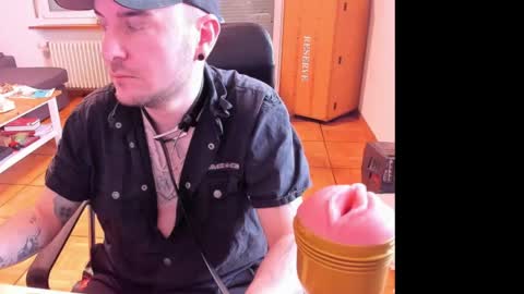 Snapshot of ohihoe92 chatting on April 20, 2026, 6:16 am Chris online show from April 20, 2026, 6:16 am