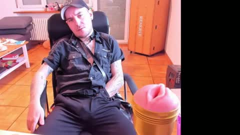 Snapshot of ohihoe92 chatting on April 29, 2026, 1:26 pm Chris online show from April 29, 2026, 1:26 pm