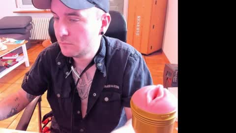 Snapshot of ohihoe92 chatting on May 4, 2026, 9:05 am Chris online show from May 4, 2026, 9:05 am