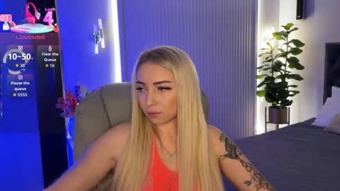 Snapshot of ohmyemma chatting on November 5, 2025, 2:00 am Emma online show from November 5, 2025, 2:00 am