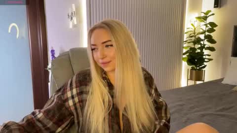 Snapshot of ohmyemma chatting on November 19, 2025, 1:16 am Emma online show from November 19, 2025, 1:16 am