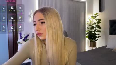 Snapshot of ohmyemma chatting on November 21, 2025, 1:04 am Emma online show from November 21, 2025, 1:04 am