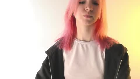 Emi and Ohpi online show from April 23, 2026, 12:04 pm