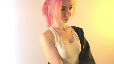 Emi and Ohpi online show from April 25, 2026, 12:30 pm