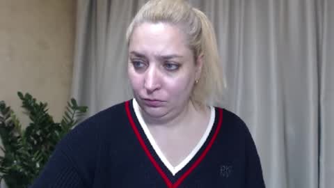 Snapshot of ohsweetiren chatting on November 15, 2025, 7:38 am Iren online show from November 15, 2025, 7:38 am