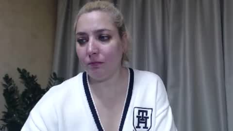 Snapshot of ohsweetiren chatting on November 16, 2025, 7:25 am Iren online show from November 16, 2025, 7:25 am