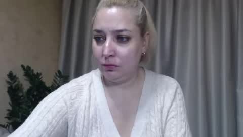 Snapshot of ohsweetiren chatting on November 21, 2025, 8:57 am Iren online show from November 21, 2025, 8:57 am