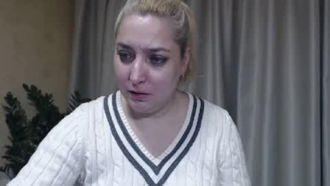 Snapshot of ohsweetiren chatting on December 5, 2025, 7:28 am Iren online show from December 5, 2025, 7:28 am