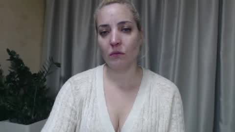 Mari online show from October 11, 2025, 3:43 pm