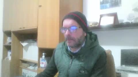 Snapshot of olak21 chatting on December 3, 2025, 9:18 am olak21 online show from December 3, 2025, 9:18 am