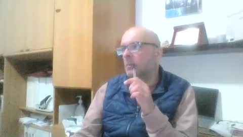 Snapshot of olak21 chatting on May 21, 2026, 8:21 am olak21 online show from May 21, 2026, 8:21 am