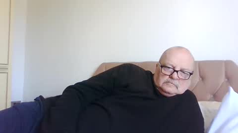 Snapshot of old_fkrr_ chatting on April 19, 2026, 9:08 am old_fkrr_ online show from April 19, 2026, 9:08 am