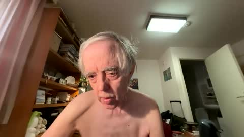 Snapshot of olderviewer chatting on May 30, 2026, 10:45 am olderviewer online show from May 30, 2026, 10:45 am
