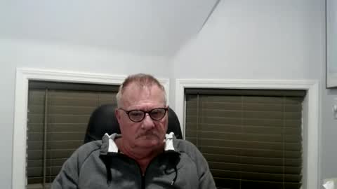 Snapshot of oldguybigd chatting on June 4, 2026, 5:57 am oldguybigd online show from June 4, 2026, 5:57 am