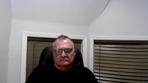 Snapshot of oldguybigd chatting on August 3, 2026, 5:28 am oldguybigd online show from August 3, 2026, 5:28 am