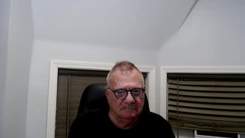 Snapshot of oldguybigd chatting on August 7, 2026, 3:19 am oldguybigd online show from August 7, 2026, 3:19 am