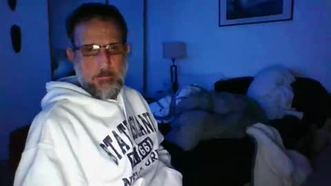 Snapshot of oldguyforu chatting on December 18, 2025, 8:20 am oldguyforu online show from December 18, 2025, 8:20 am